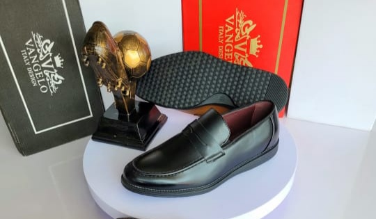 Mens black shoe