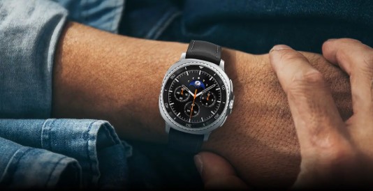 Samsung Galaxy Watch 8 Classic - 46mm Smartwatch - Image 4